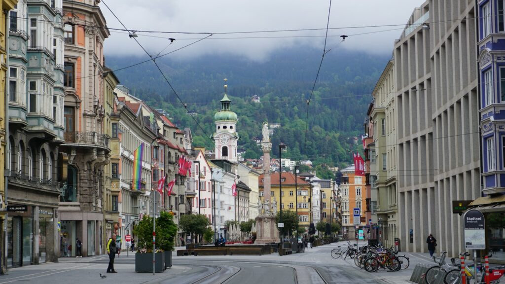 Maria-Theresien-Straße mit barocken Fassaden