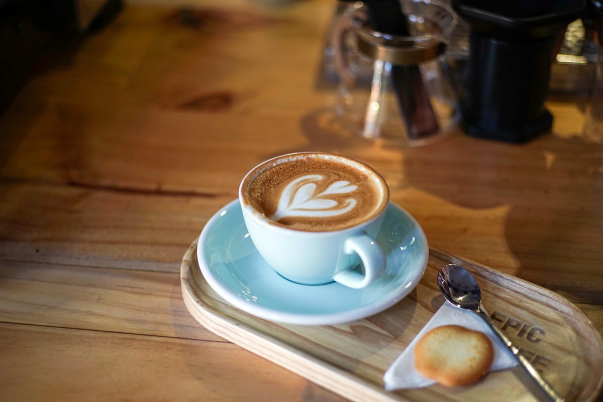 Café Katzung – A cup of cappuccino on a wooden tray