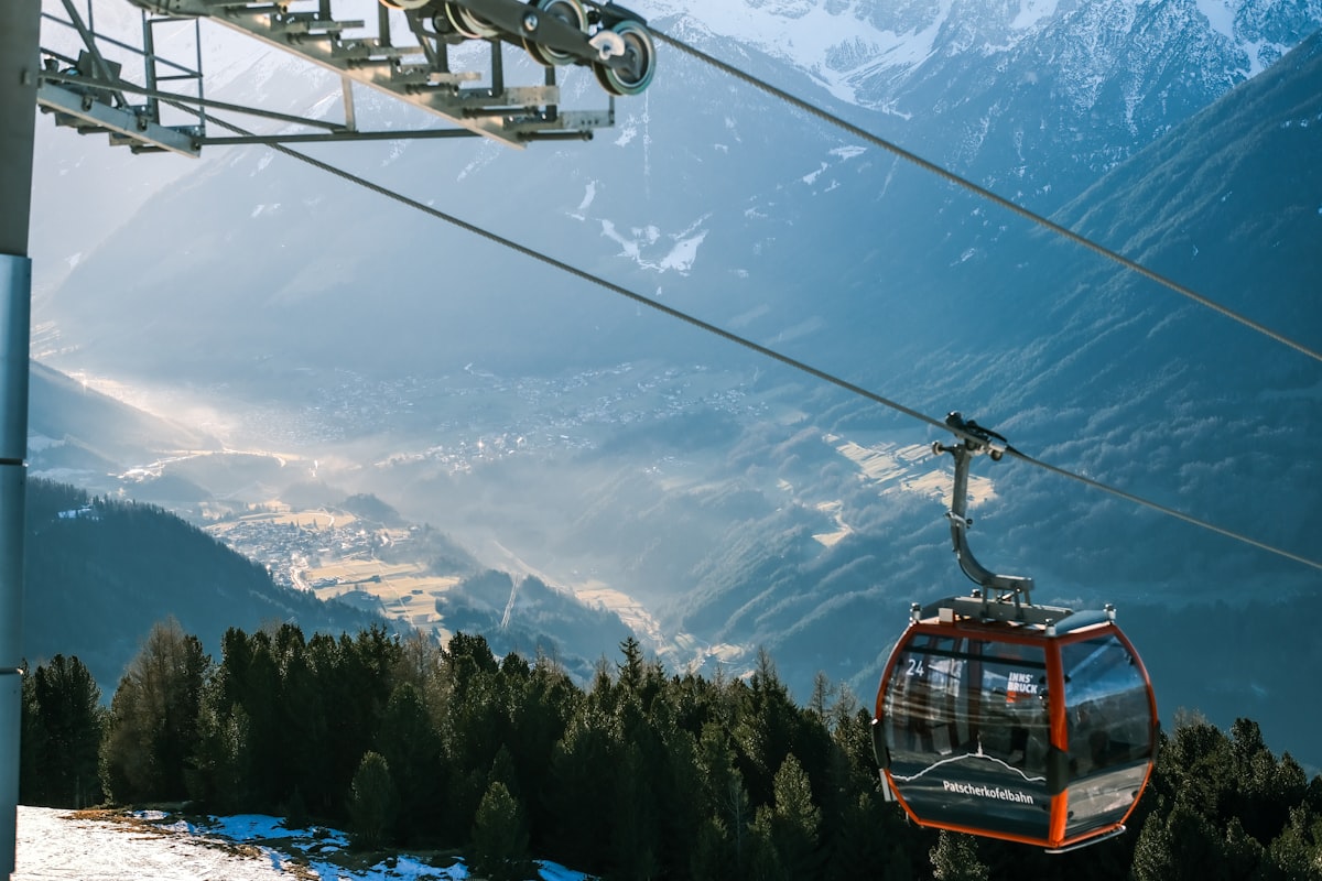 Hungerburgbahn – A ski lift going up a snowy mountain